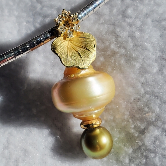 18K YG Golden South Sea & Golden Moss Green Tahitian Pearl Pendant w/ 6 Diamonds - Picture 7 of 8